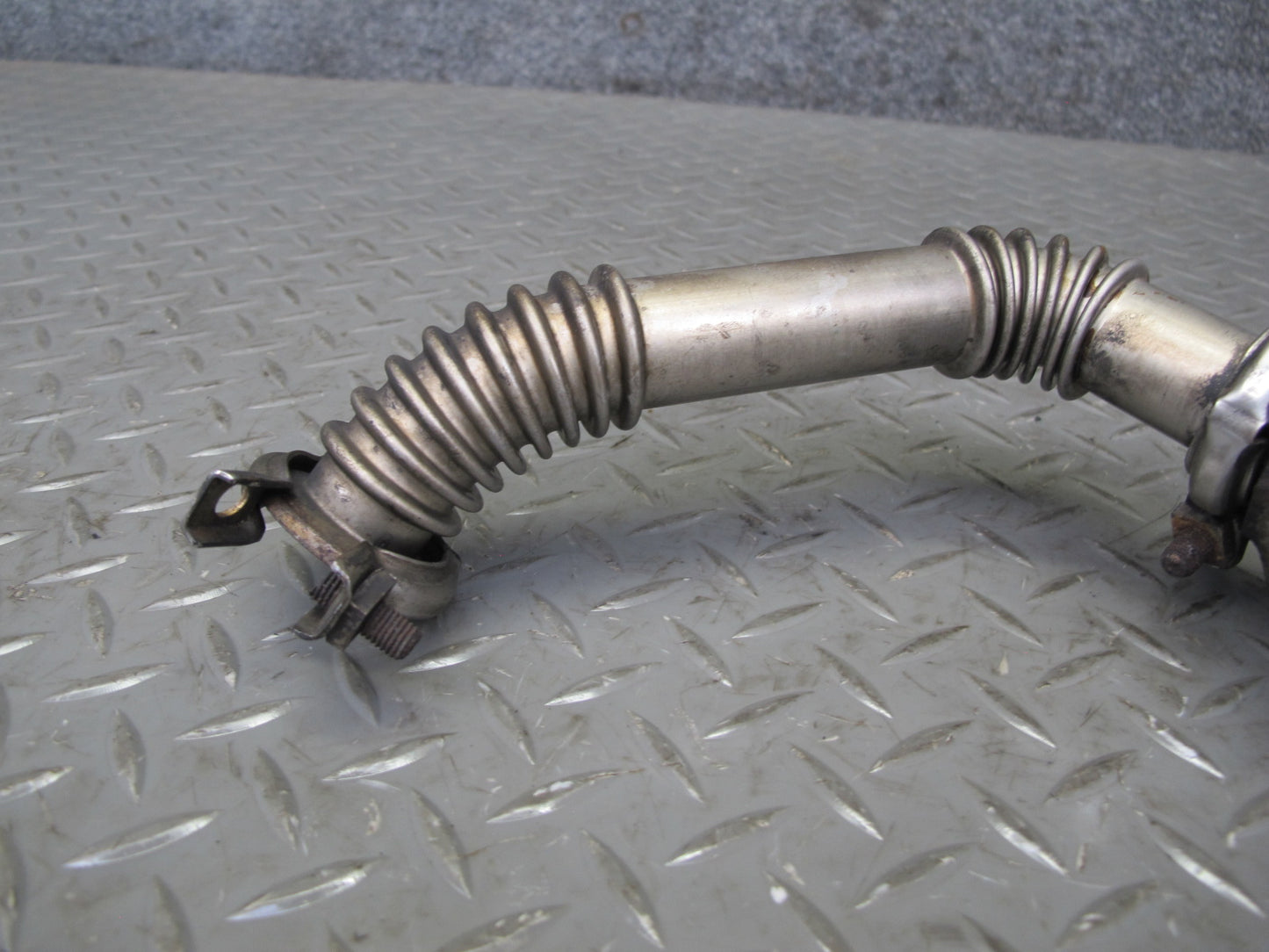 81-85 Mercedes W123 300D Diesel Engine EGR Valve w Tube Pipe OEM