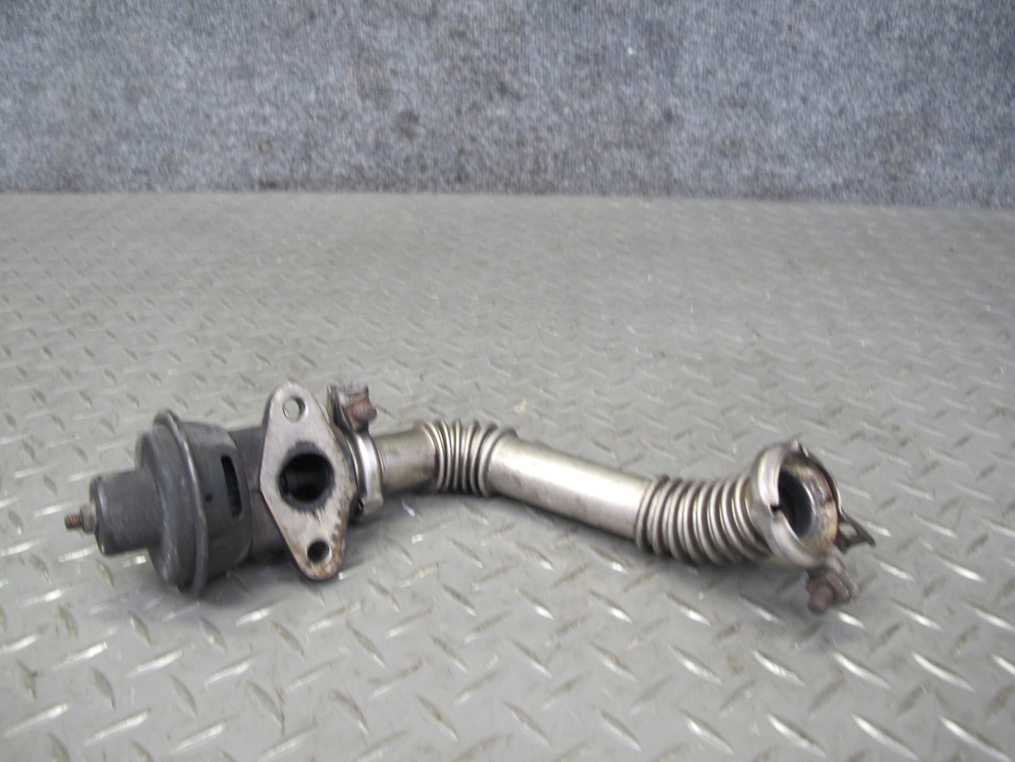 81-85 Mercedes W123 300D Diesel Engine EGR Valve w Tube Pipe OEM
