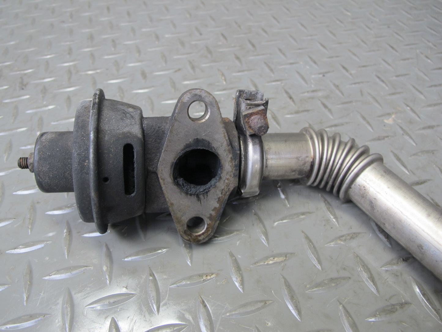 81-85 Mercedes W123 300D Diesel Engine EGR Valve w Tube Pipe OEM