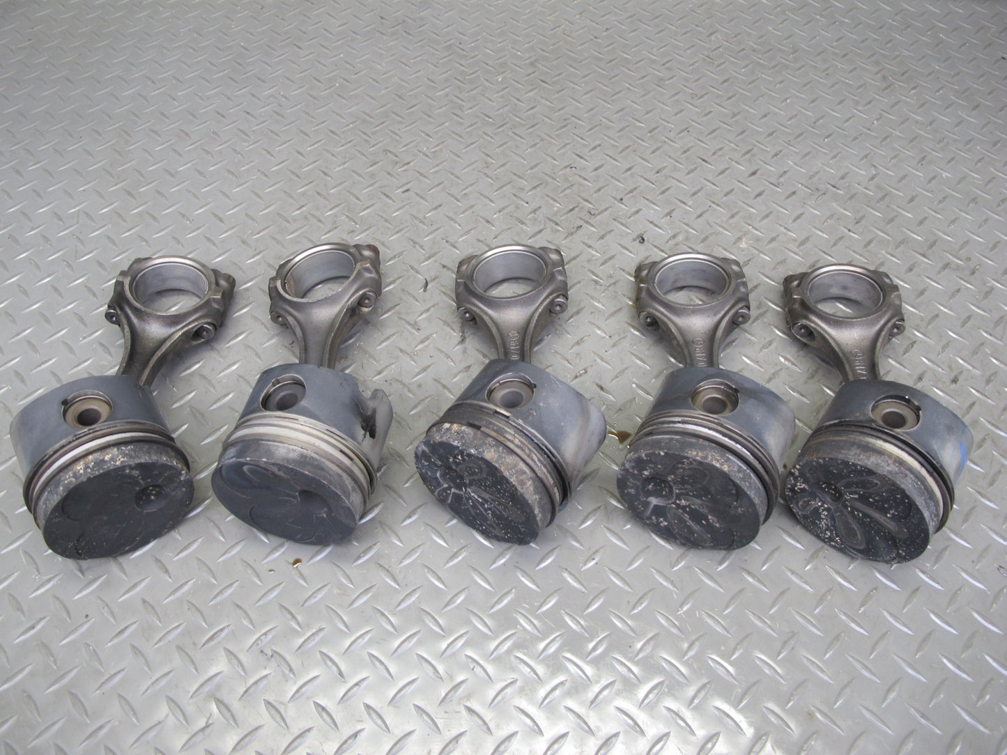 81-85 Mercedes W123 300D OM617 Diesel Set of 5 Engine Piston Connecting Rod OEM