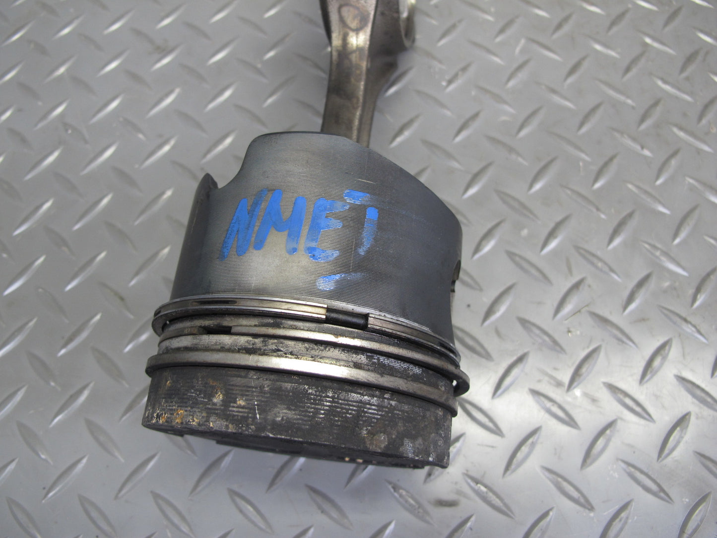 81-85 Mercedes W123 300D OM617 Diesel Set of 5 Engine Piston Connecting Rod OEM