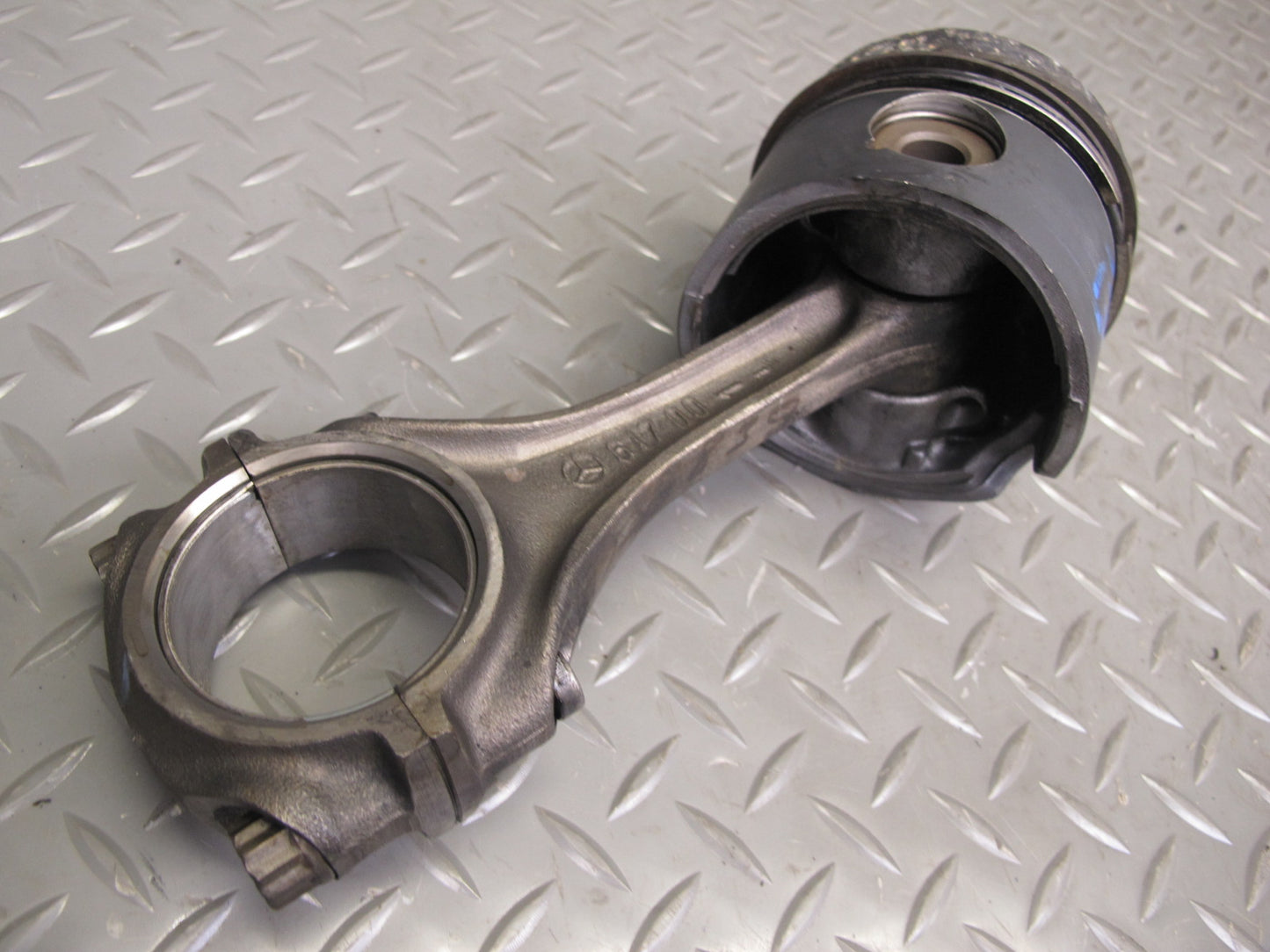 81-85 Mercedes W123 300D OM617 Diesel Set of 5 Engine Piston Connecting Rod OEM
