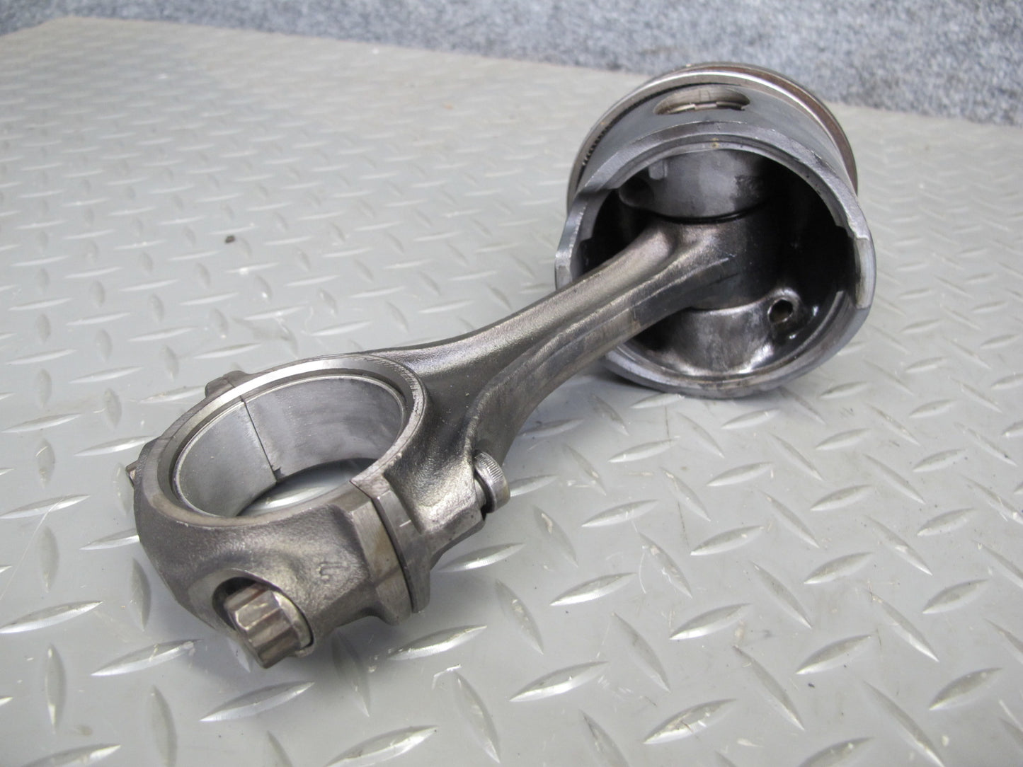 81-85 Mercedes W123 300D OM617 Diesel Set of 5 Engine Piston Connecting Rod OEM
