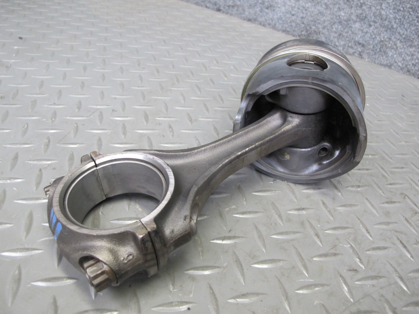 81-85 Mercedes W123 300D OM617 Diesel Set of 5 Engine Piston Connecting Rod OEM
