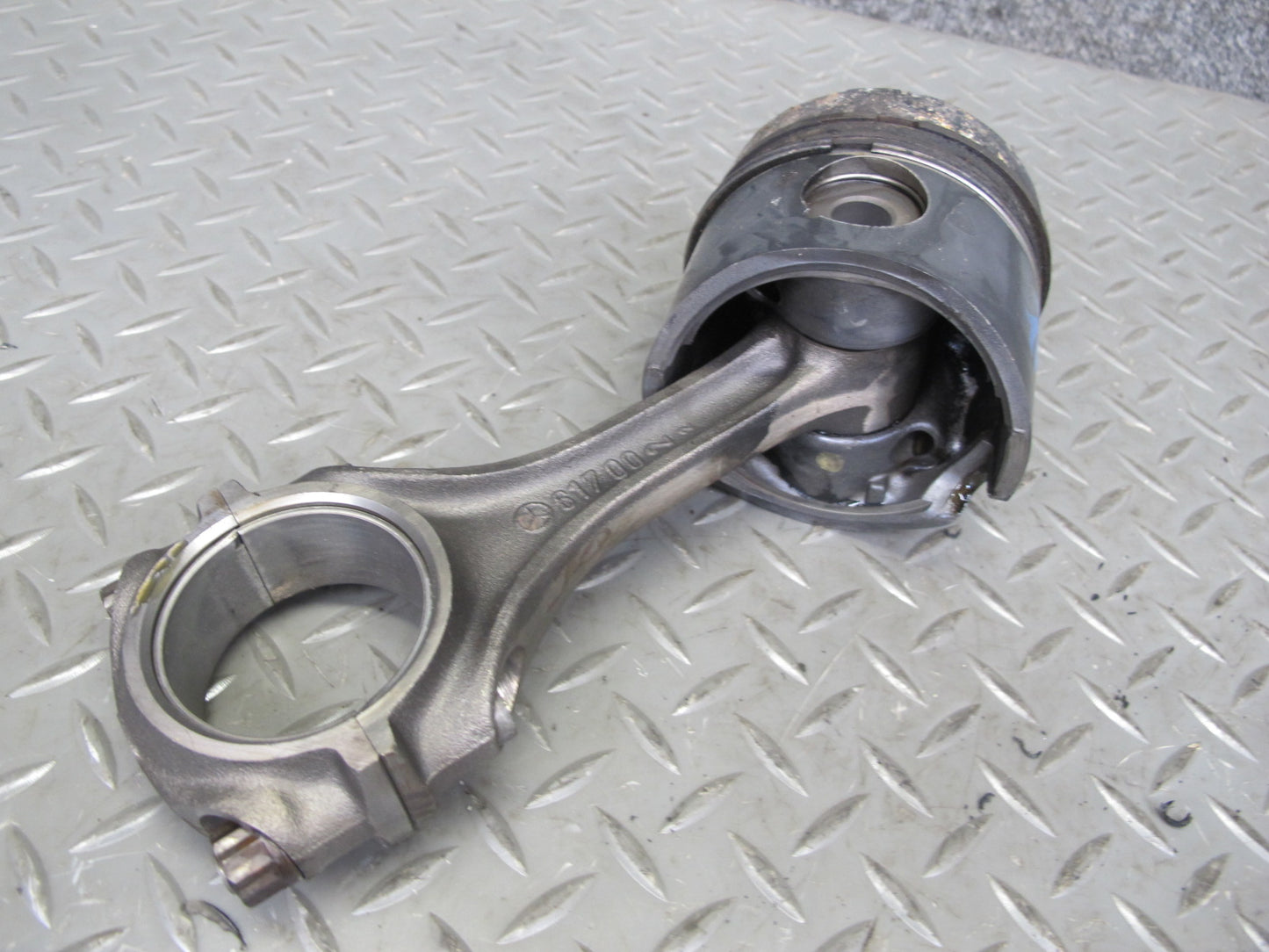 81-85 Mercedes W123 300D OM617 Diesel Set of 5 Engine Piston Connecting Rod OEM