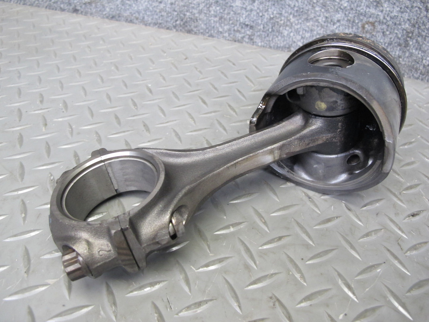 81-85 Mercedes W123 300D OM617 Diesel Set of 5 Engine Piston Connecting Rod OEM