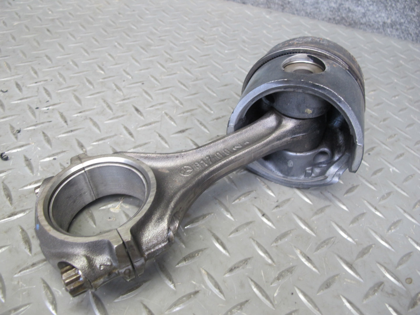 81-85 Mercedes W123 300D OM617 Diesel Set of 5 Engine Piston Connecting Rod OEM