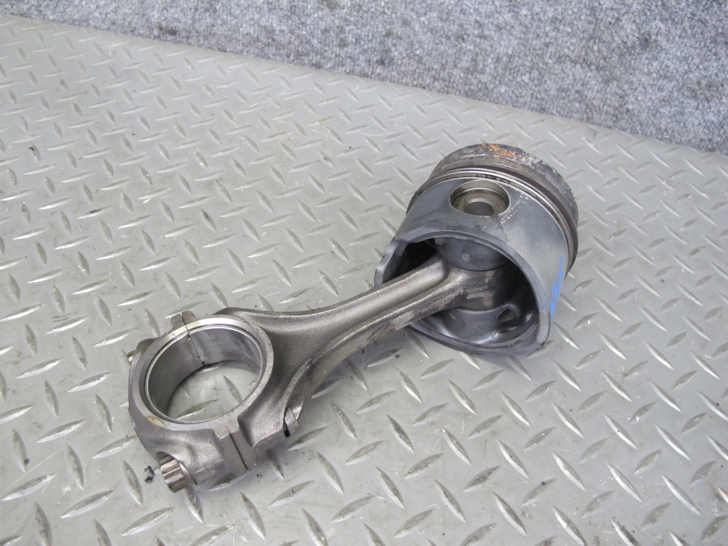 81-85 Mercedes W123 300D OM617 Diesel Set of 5 Engine Piston Connecting Rod OEM