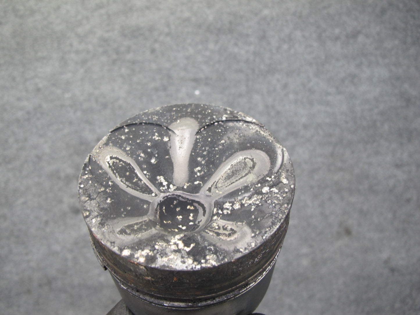 81-85 Mercedes W123 300D OM617 Diesel Set of 5 Engine Piston Connecting Rod OEM