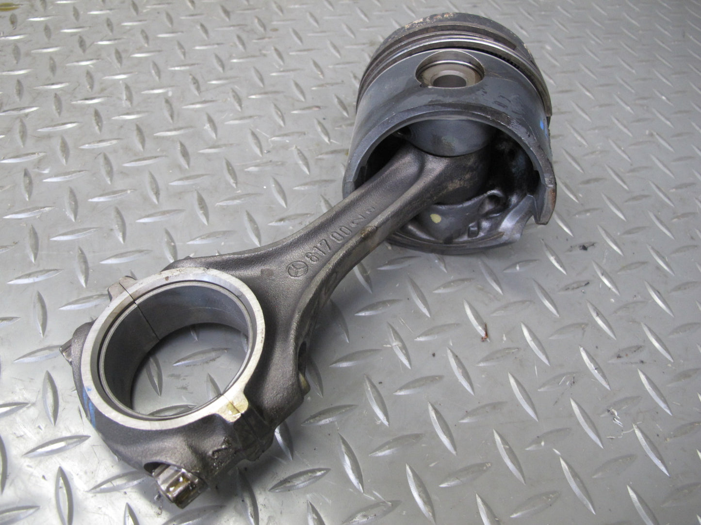 81-85 Mercedes W123 300D OM617 Diesel Set of 5 Engine Piston Connecting Rod OEM