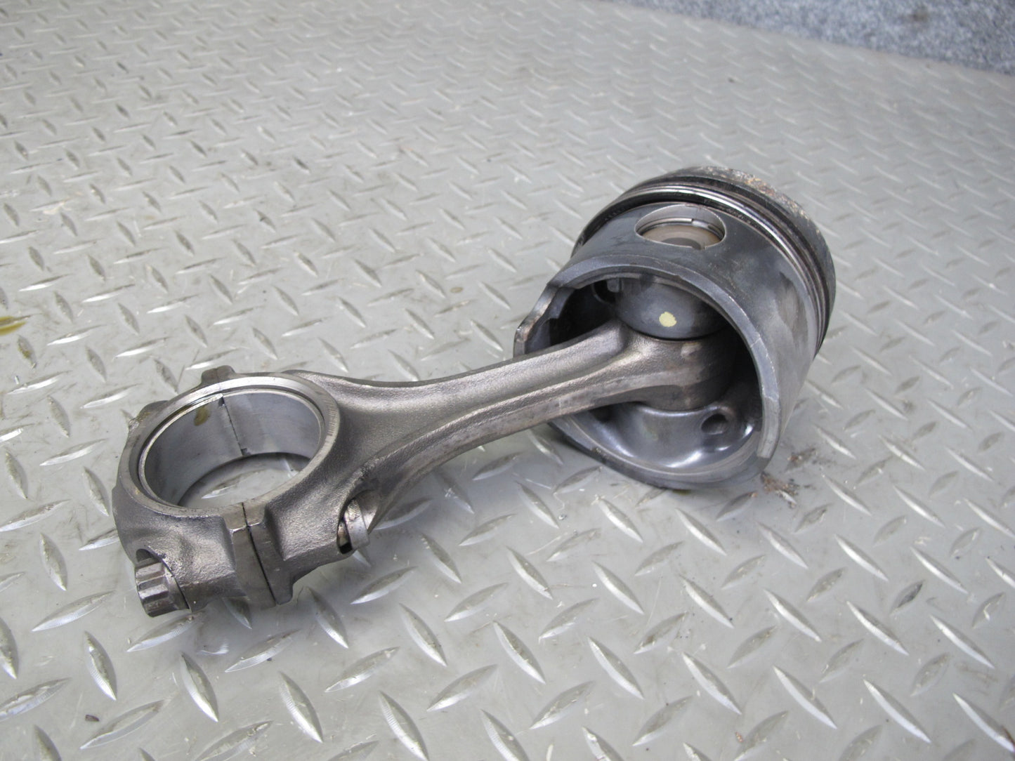 81-85 Mercedes W123 300D OM617 Diesel Set of 5 Engine Piston Connecting Rod OEM