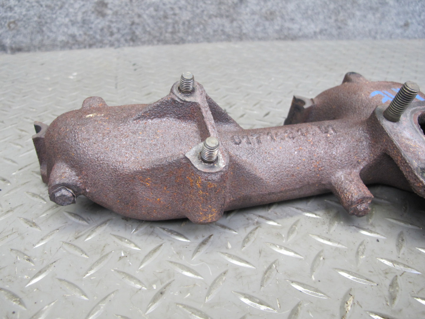 82-85 Mercedes W123 300D 617.952 Turbo Diesel Engine Exhaust Manifold OEM