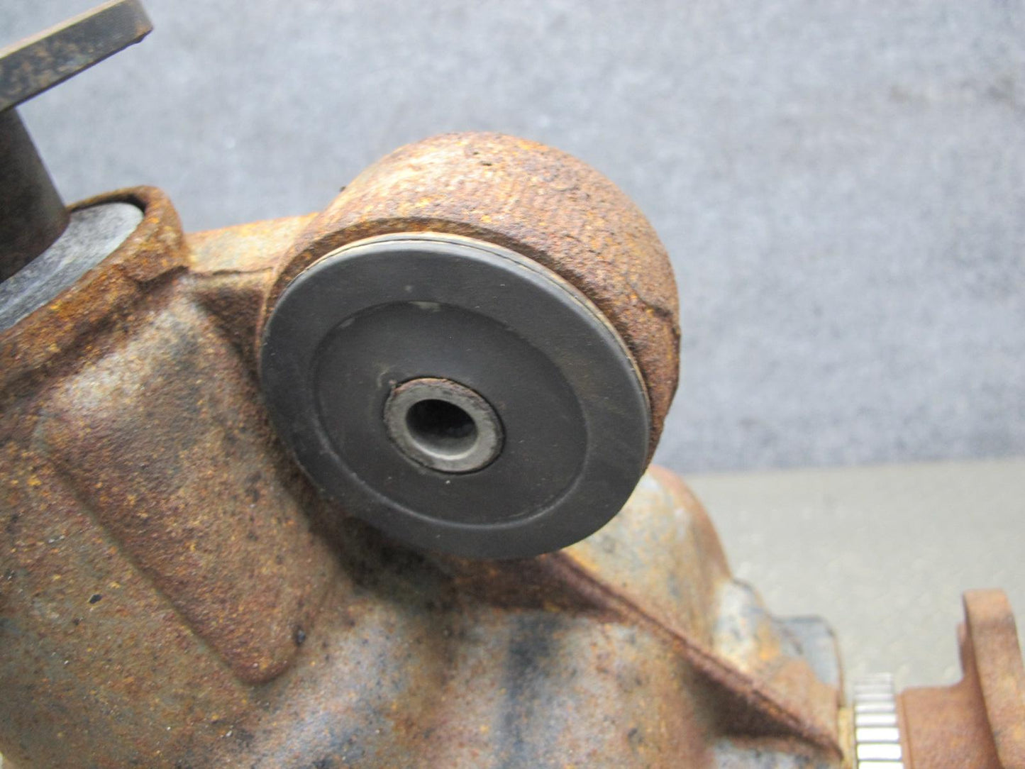 11-16 Nissan Z34 370Z A/T Rear Differential Carrier Assembly 3.36 Ratio 89K OEM