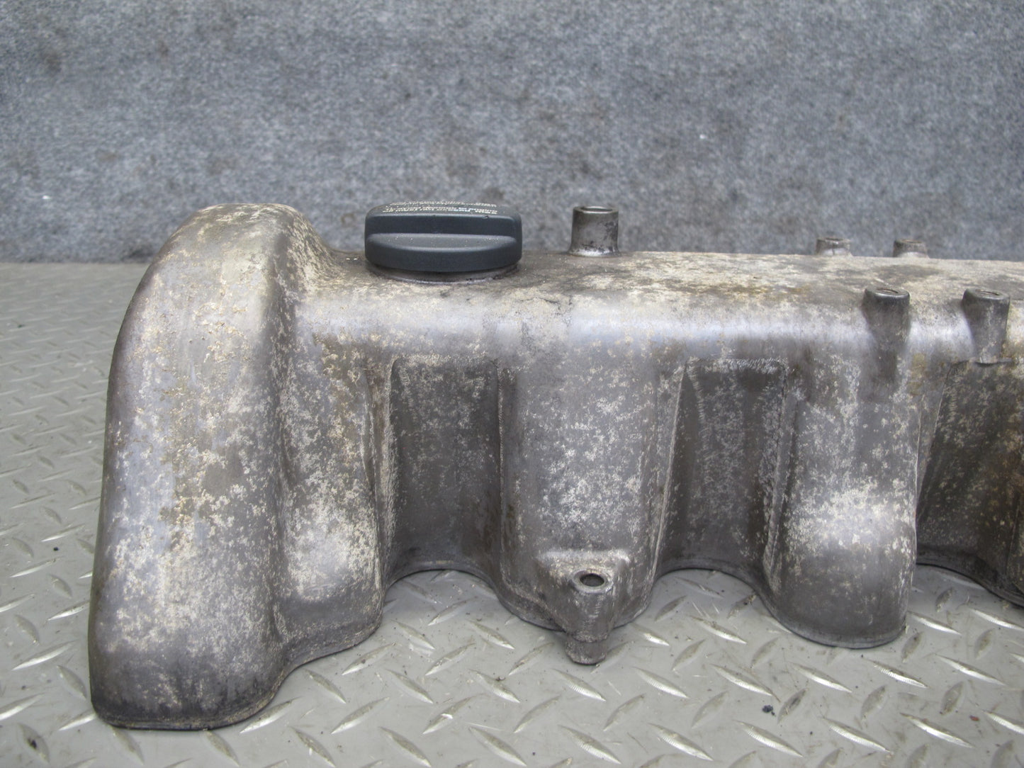 81-85 Mercedes W123 300D OM617 Diesel Engine Cylinder Head Valve Cover OEM
