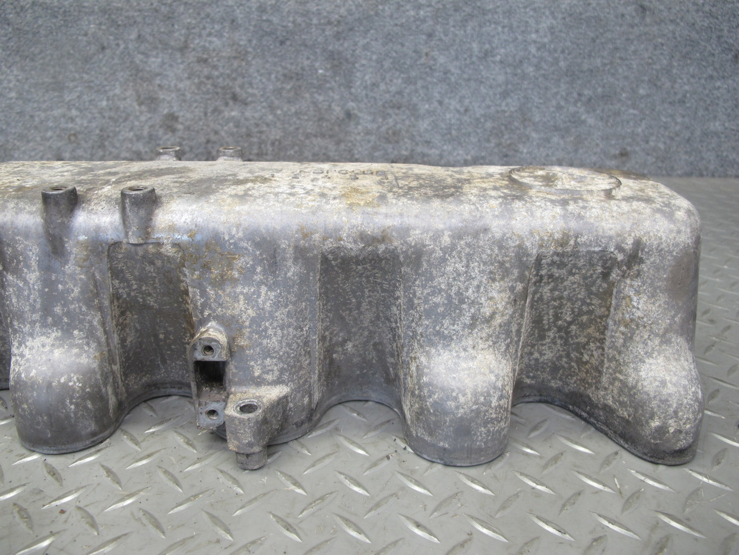 81-85 Mercedes W123 300D OM617 Diesel Engine Cylinder Head Valve Cover OEM