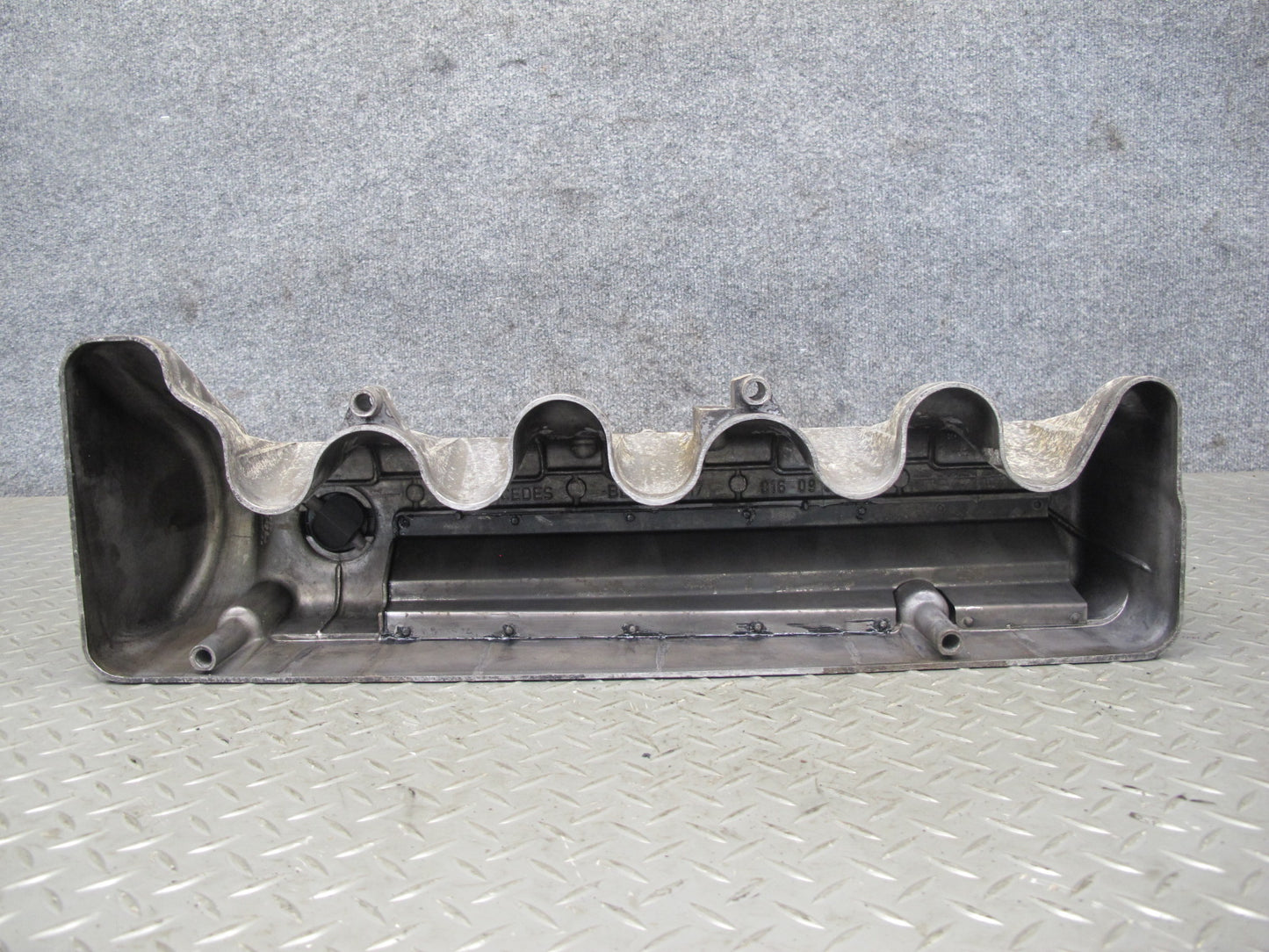 81-85 Mercedes W123 300D OM617 Diesel Engine Cylinder Head Valve Cover OEM