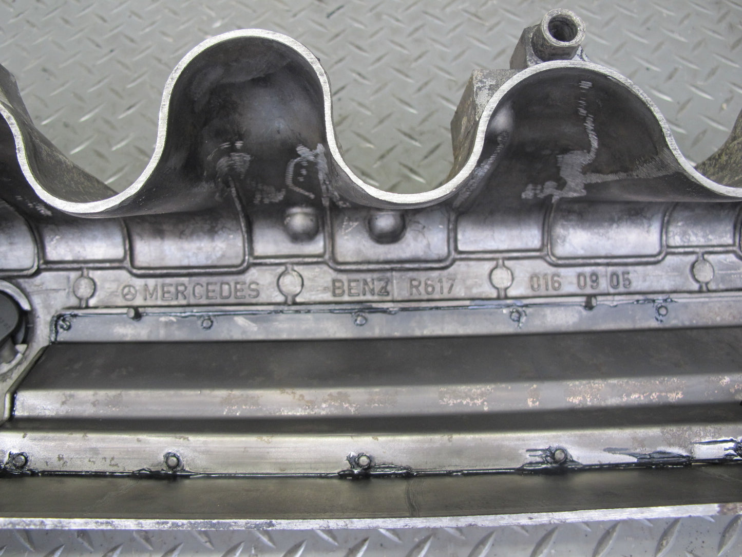 81-85 Mercedes W123 300D OM617 Diesel Engine Cylinder Head Valve Cover OEM