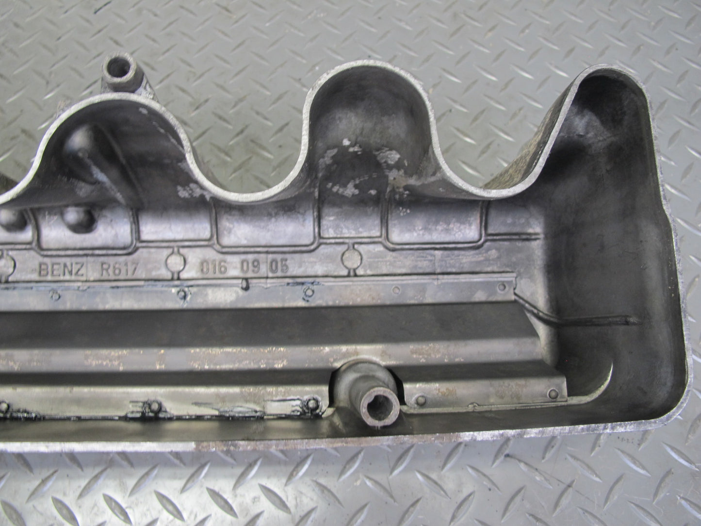 81-85 Mercedes W123 300D OM617 Diesel Engine Cylinder Head Valve Cover OEM