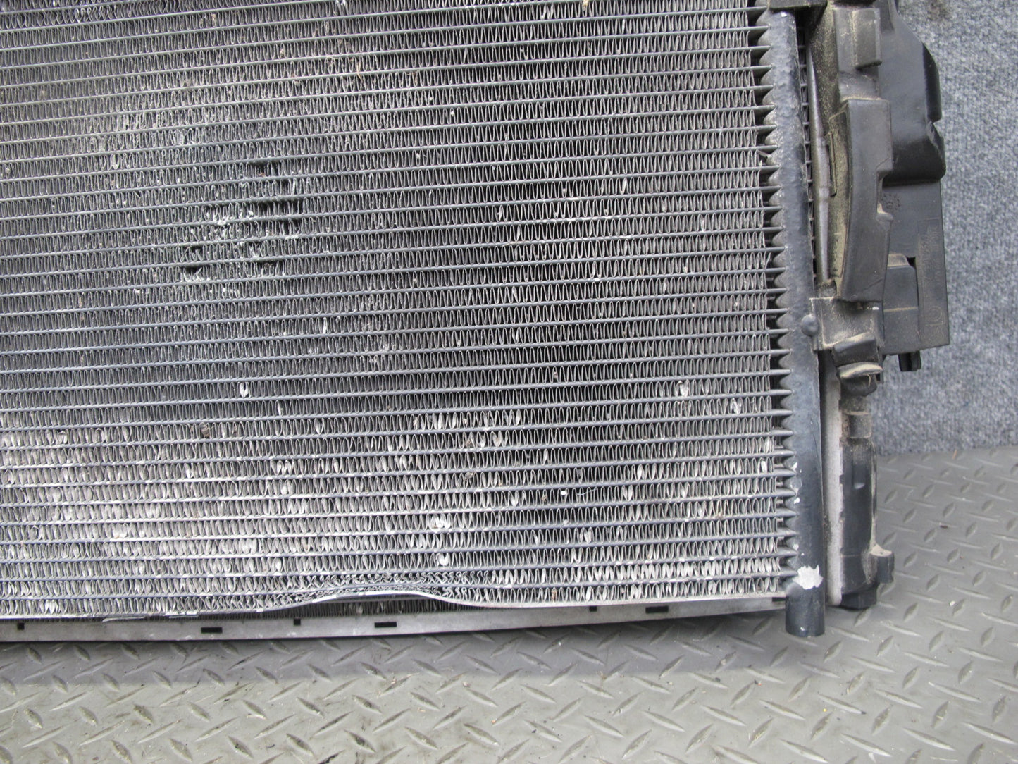2001-2006 BMW E46 M3 S54 Engine Cooling Radiator w Expansion Tank