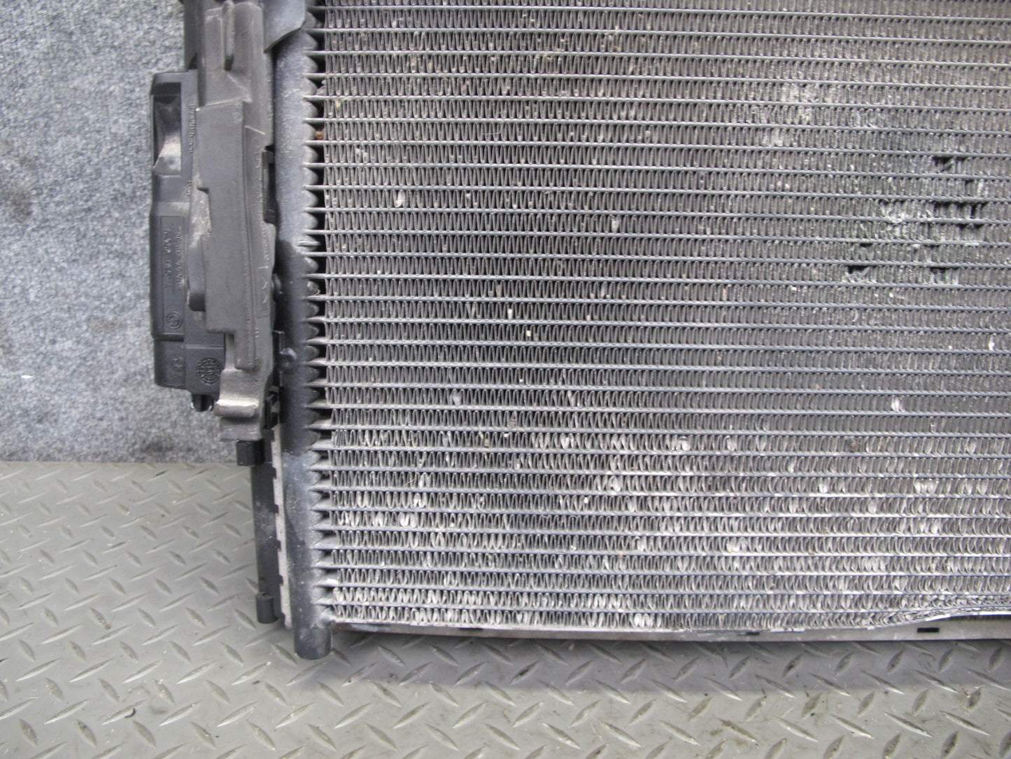 2001-2006 BMW E46 M3 S54 Engine Cooling Radiator w Expansion Tank