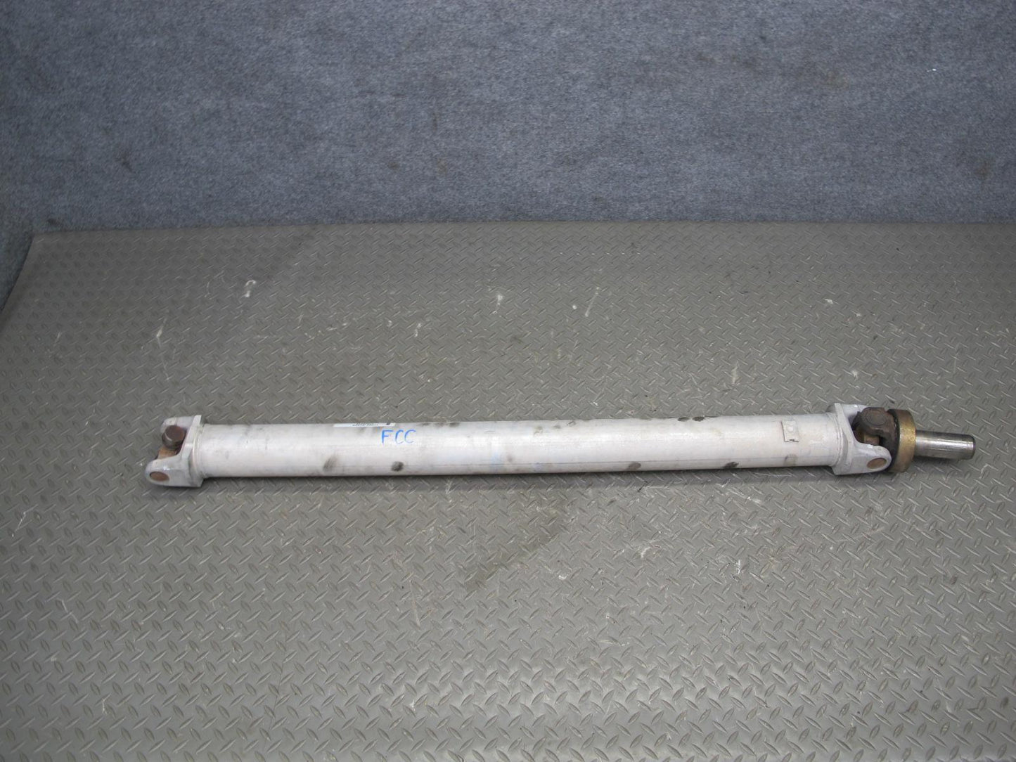 98-99 Chevrolet Camaro LS1 5.7L A/T Rear Drive Shaft Driveshaft 12559525 OEM