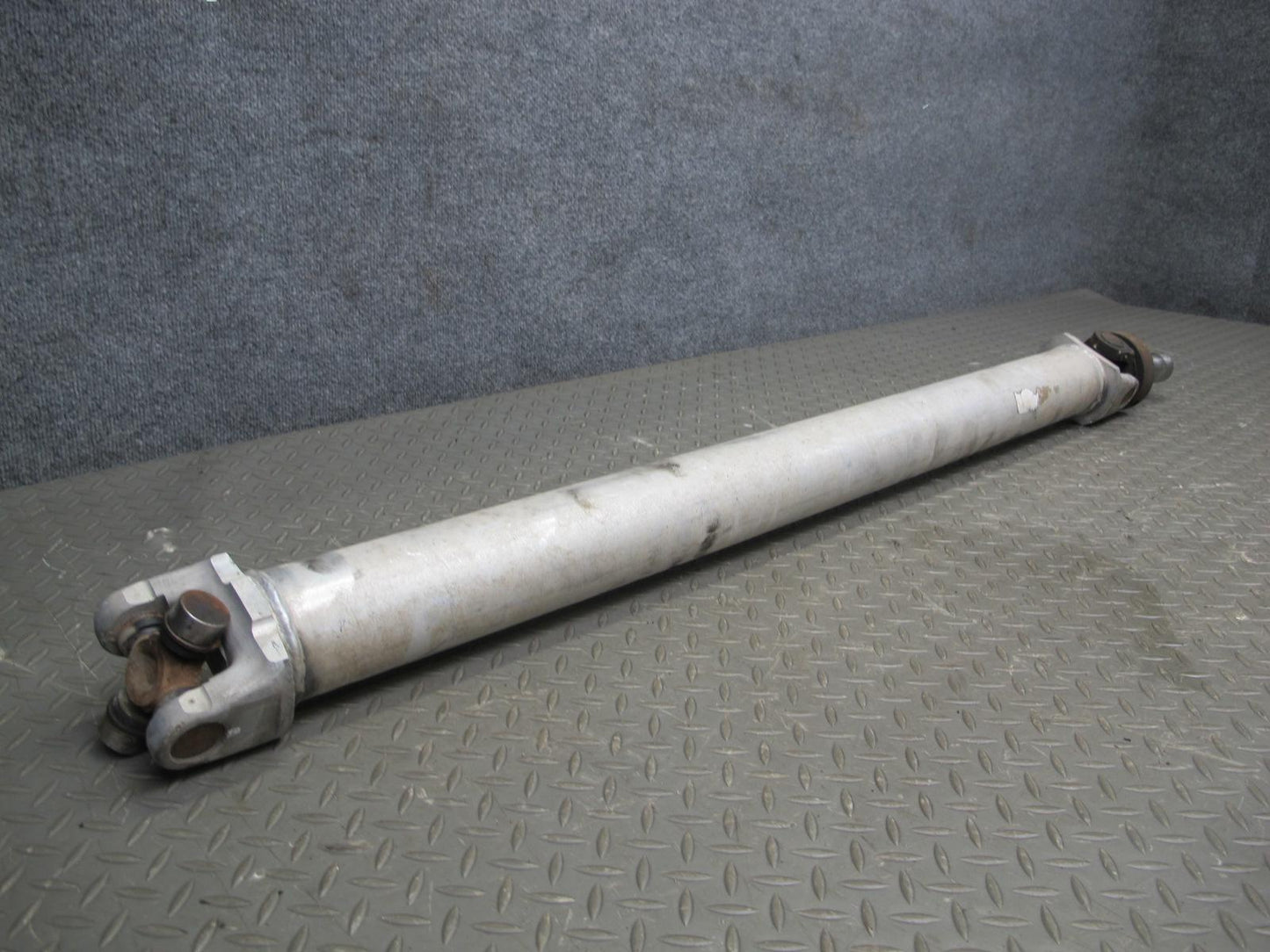 98-99 Chevrolet Camaro LS1 5.7L A/T Rear Drive Shaft Driveshaft 12559525 OEM