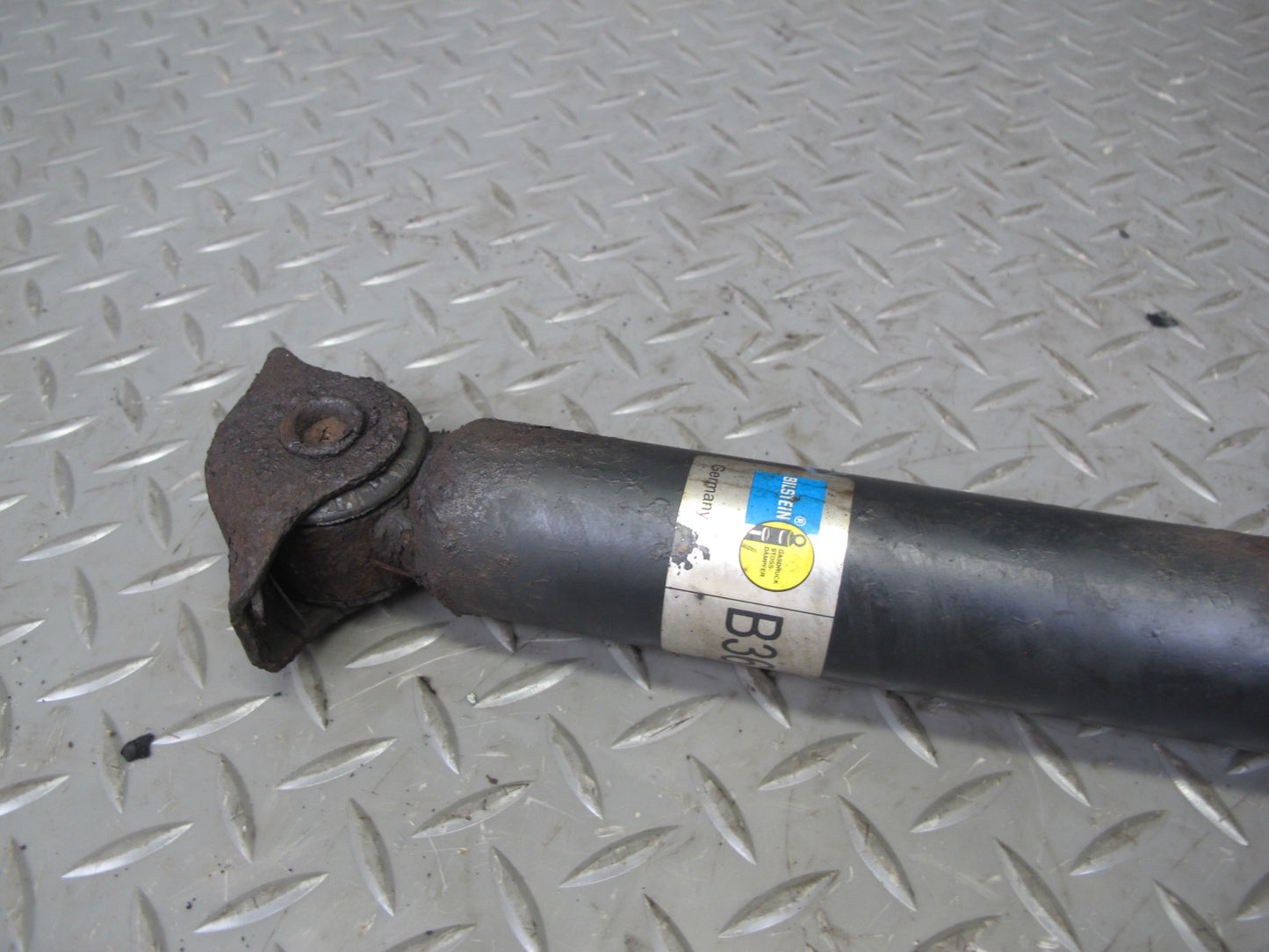 75-85 Mercedes W123 Set of 2 Front Left & Right Bilstein Strut Shock Absorber