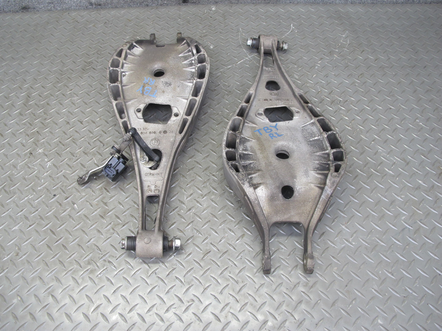 2001-2006 BMW E46 Set of 2 Rear Left & Right Suspension Upper Control Arm