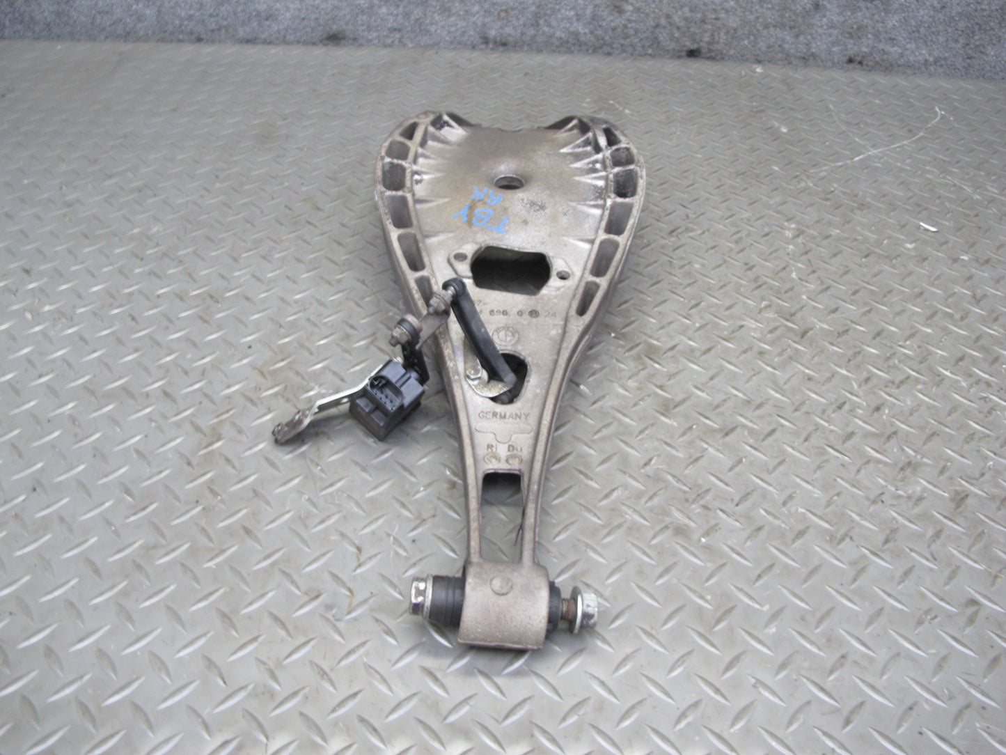 2001-2006 BMW E46 Set of 2 Rear Left & Right Suspension Upper Control Arm