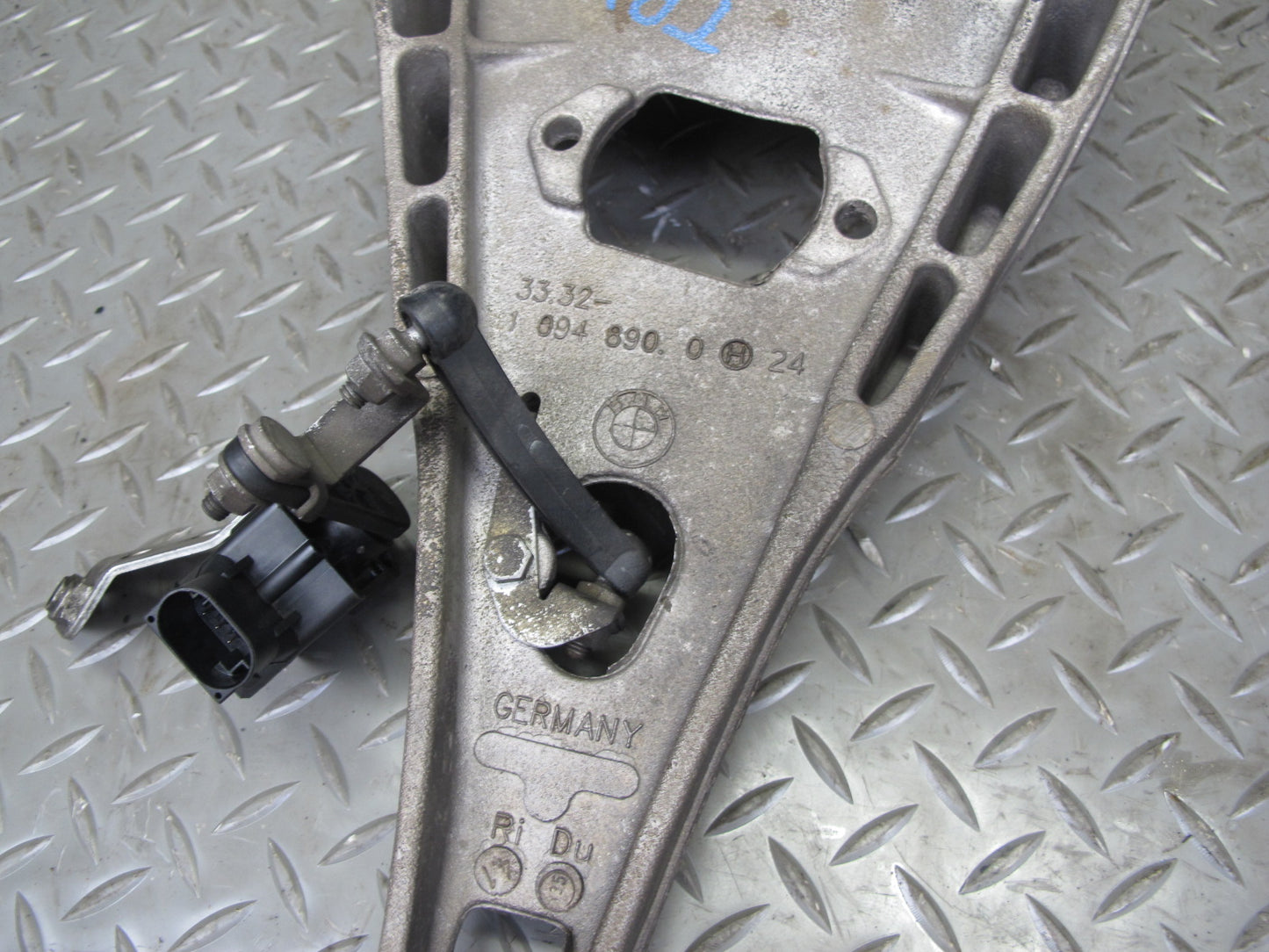 2001-2006 BMW E46 Set of 2 Rear Left & Right Suspension Upper Control Arm