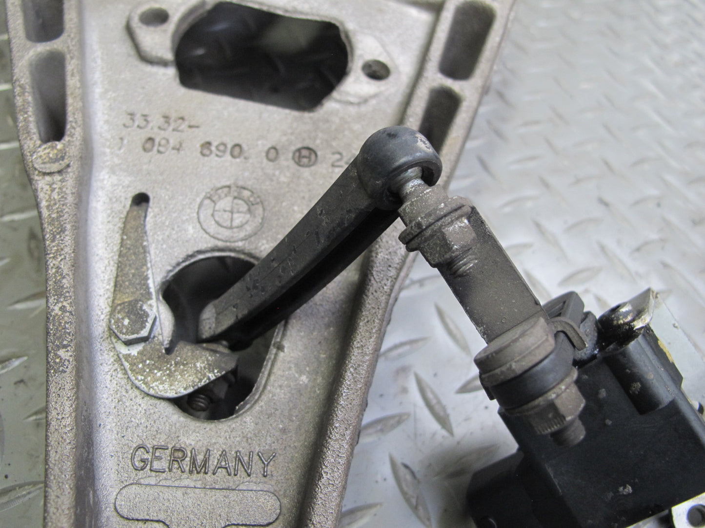2001-2006 BMW E46 Set of 2 Rear Left & Right Suspension Upper Control Arm