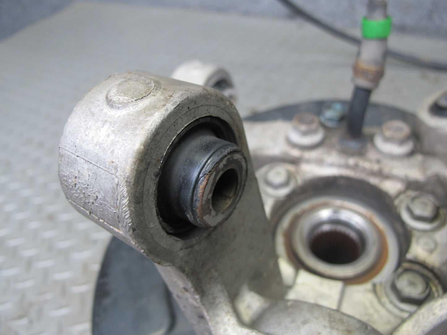 13-14 Nissan 370Z Z34 Rear Right Spindle Knuckle Wheel Hub Bearing 89K Miles OEM