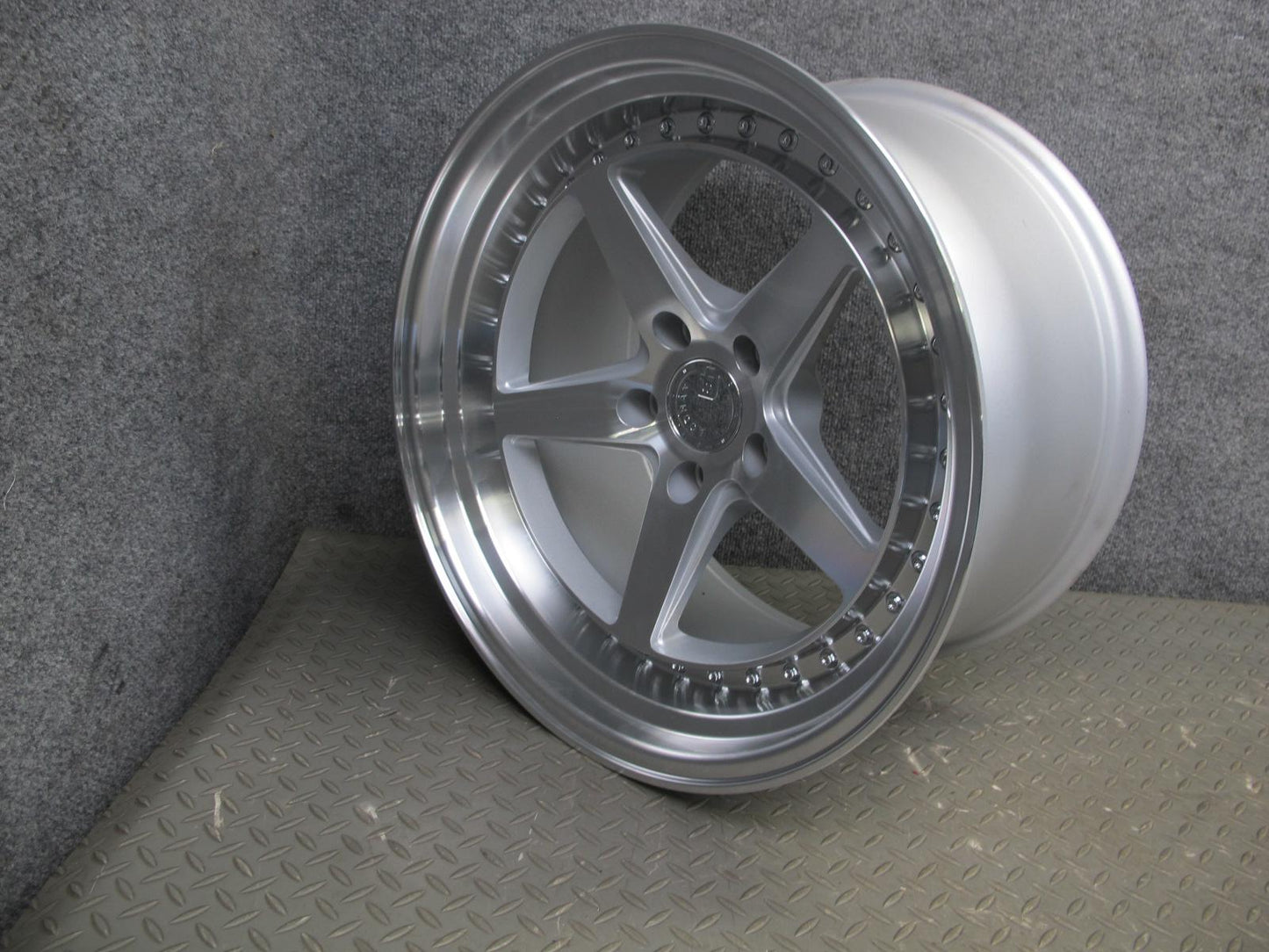 Aodhan DS05 Silver Machined R18" Alloy Wheel Rim 18x10.5J ET17 5x114.3 w Cap OEM