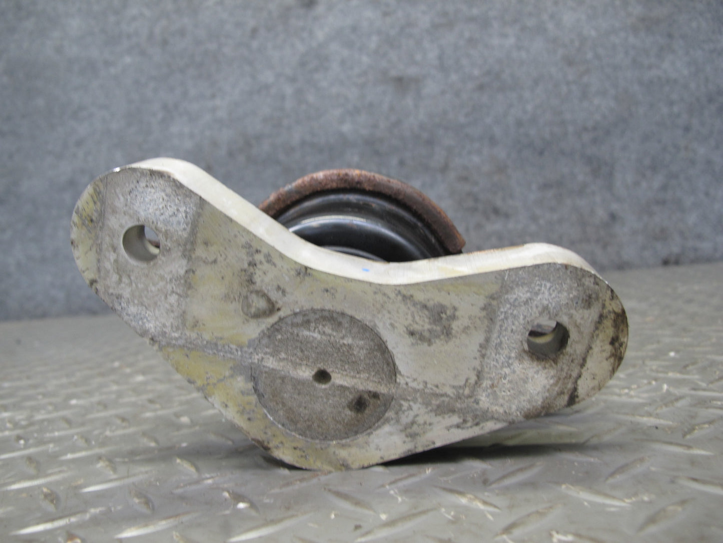 09-20 Nissan Z34 370Z A/T Automatic Transmission Mount Bracket Support OEM
