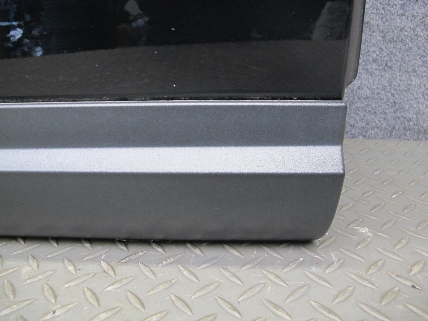 2017-2020 Maserati Levante M161 Rear Right Door Shell Panel Black