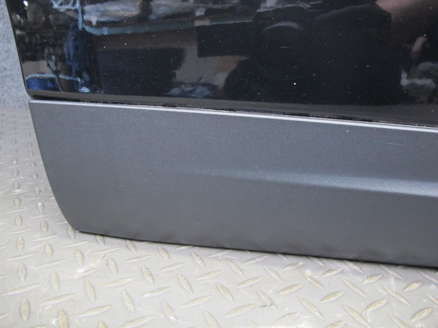 2017-2020 Maserati Levante M161 Rear Right Door Shell Panel Black