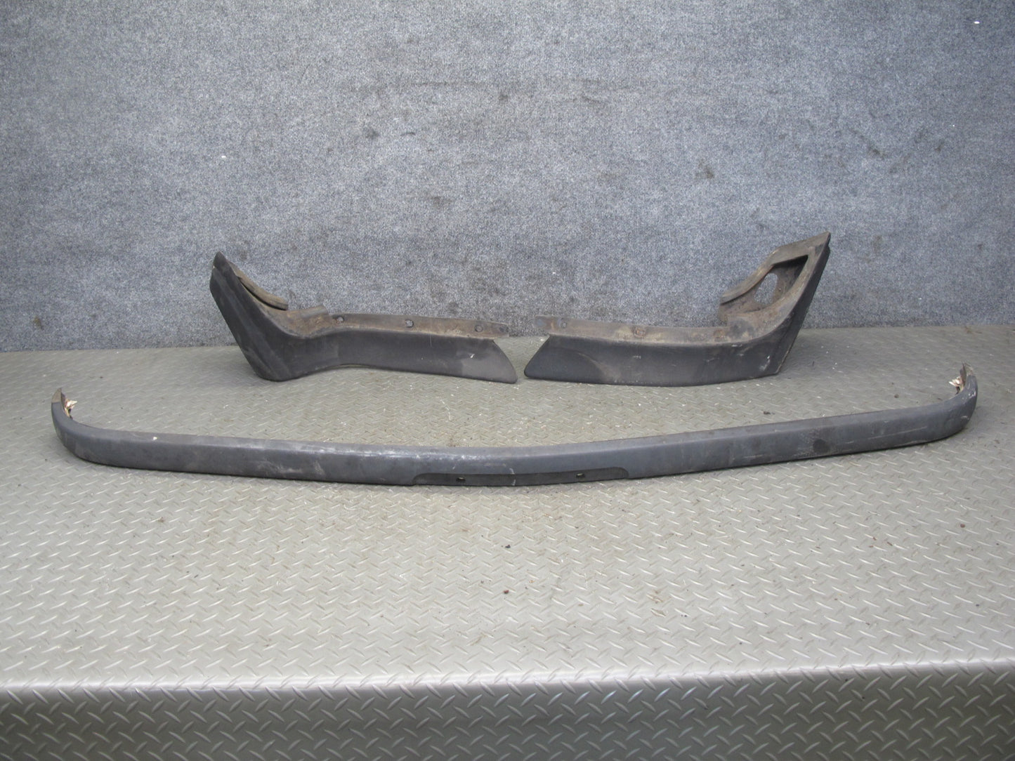 77-85 Mercedes W123 Front Bumper Impact Strip Rubber Trim Cover Pad Set OEM