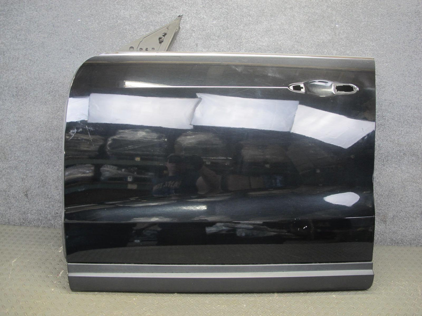 2017-2020 Maserati Levante M161 Front Left Door Shell Panel Black