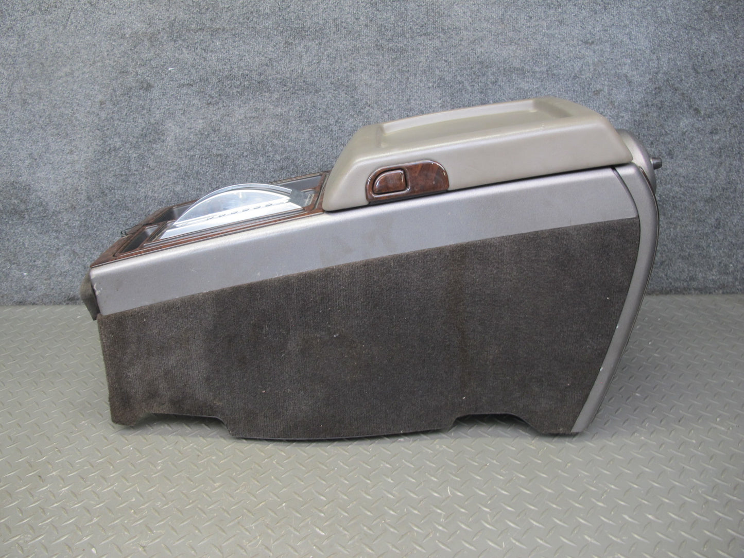 2003-2006 Hummer H2 Front Center Console Trim Cover Panel W/ Armrest