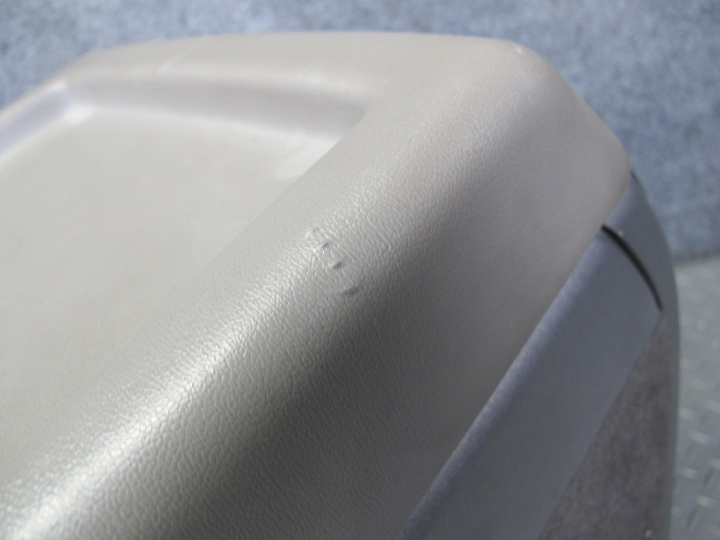 2003-2006 Hummer H2 Front Center Console Trim Cover Panel W/ Armrest