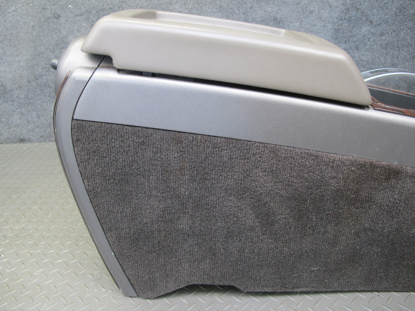 2003-2006 Hummer H2 Front Center Console Trim Cover Panel W/ Armrest