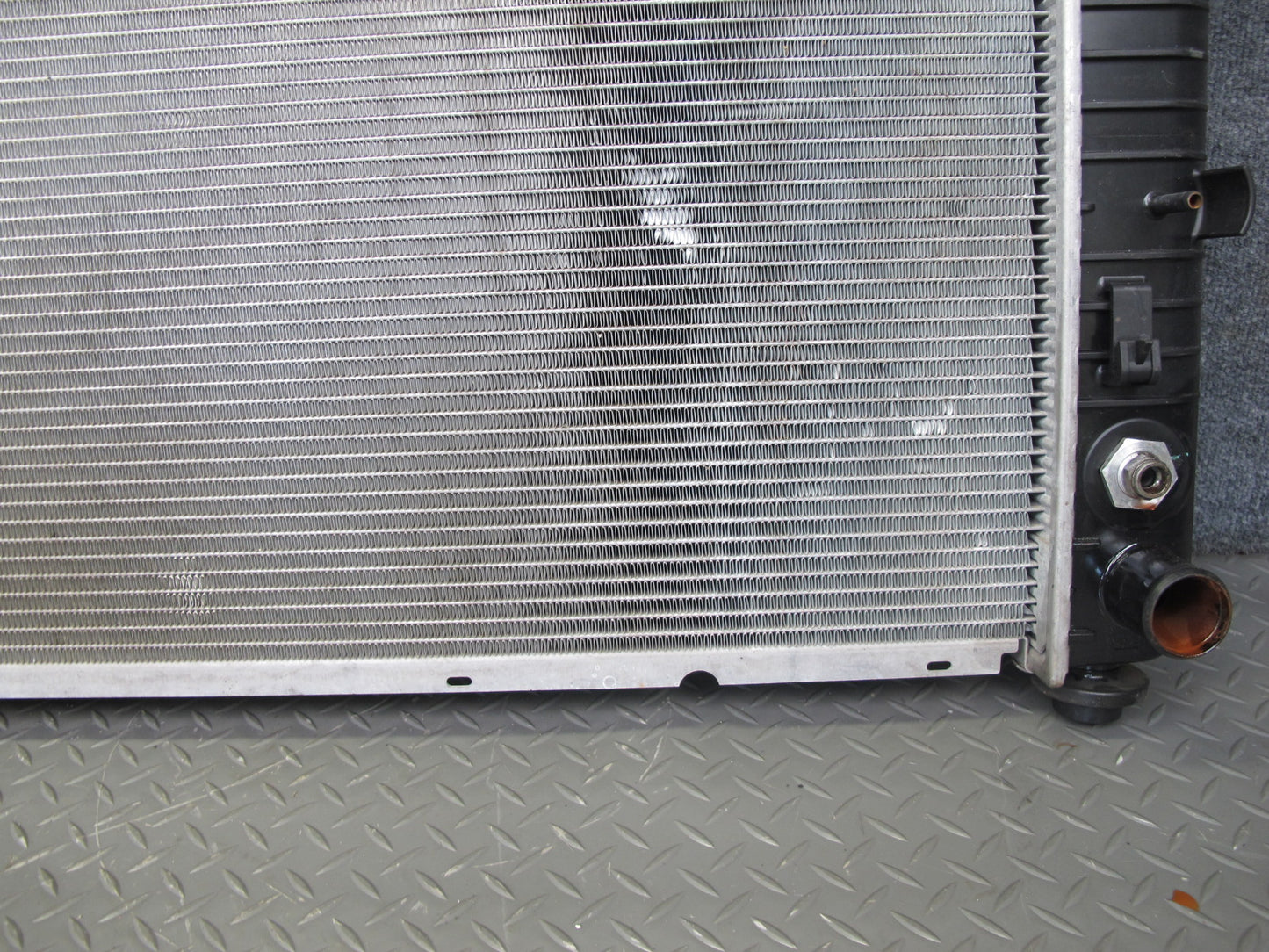 2003-2007 Hummer H2 6.0L Engine Motor Coolant Radiator