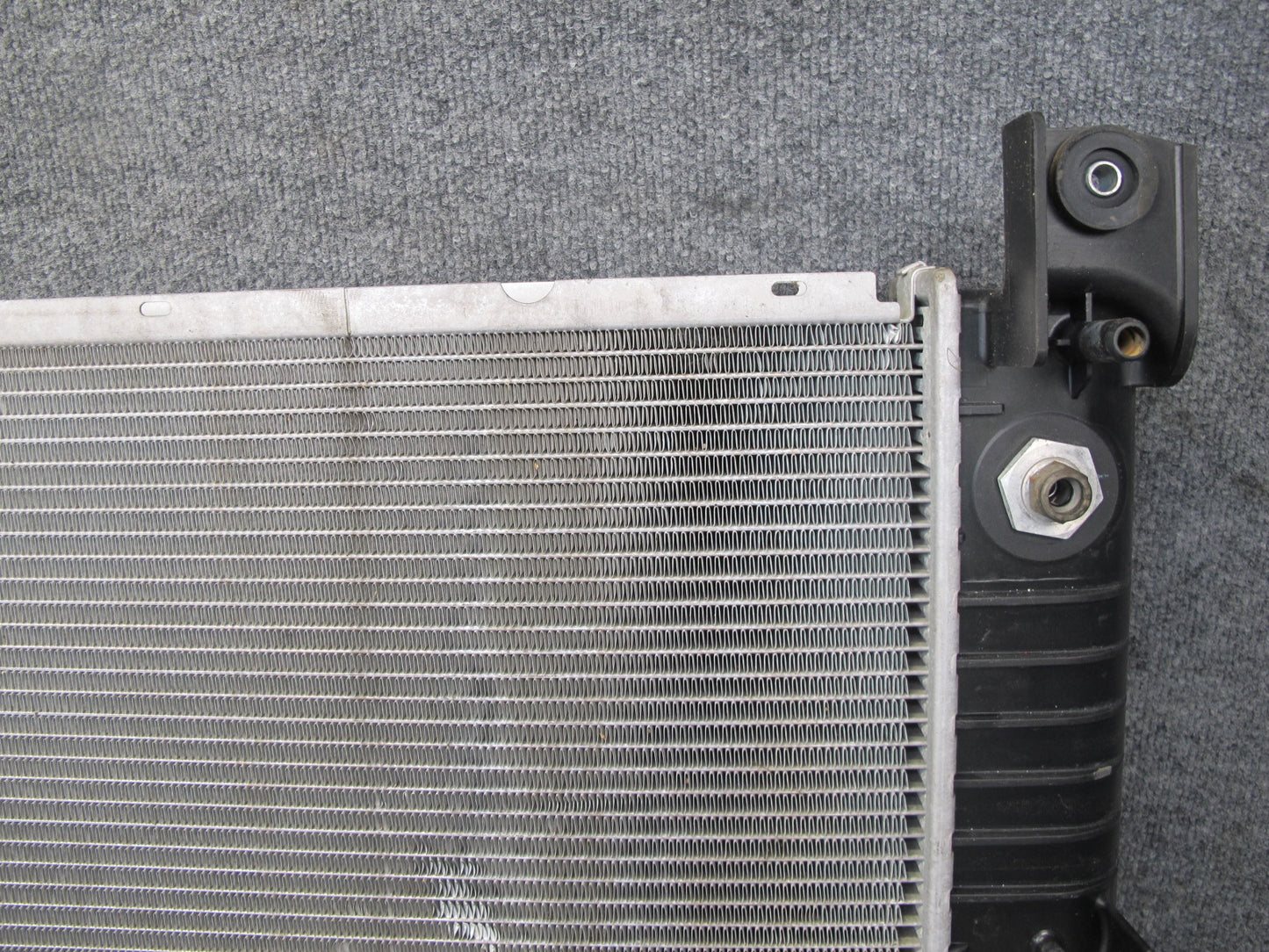 2003-2007 Hummer H2 6.0L Engine Motor Coolant Radiator
