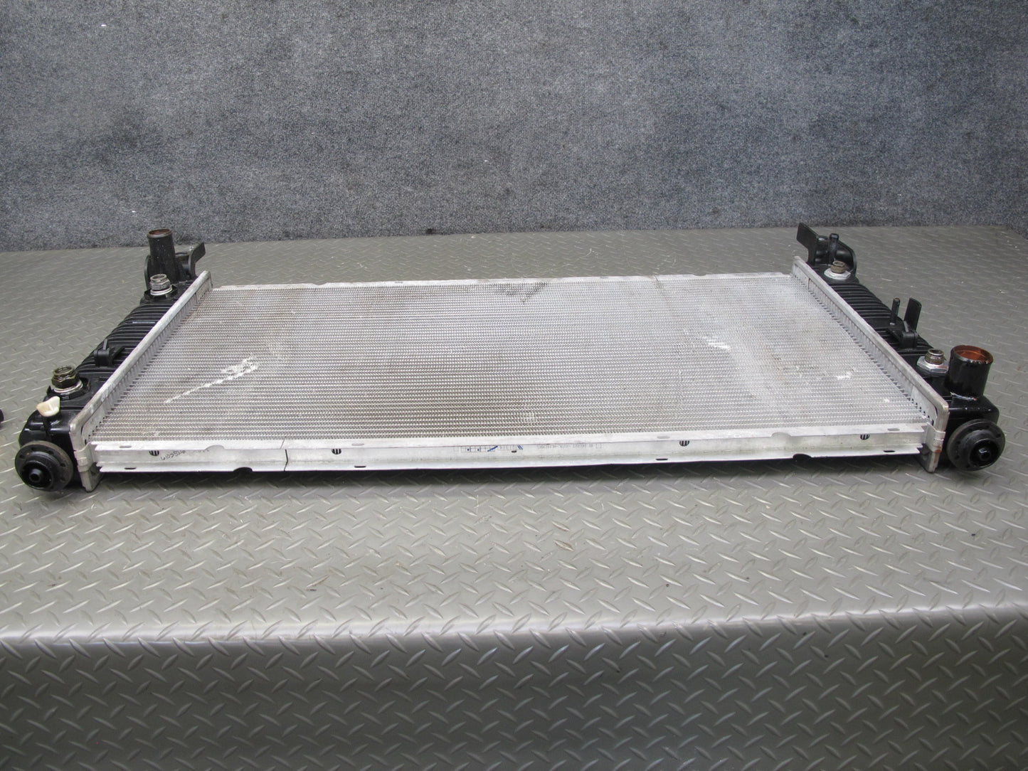 2003-2007 Hummer H2 6.0L Engine Motor Coolant Radiator