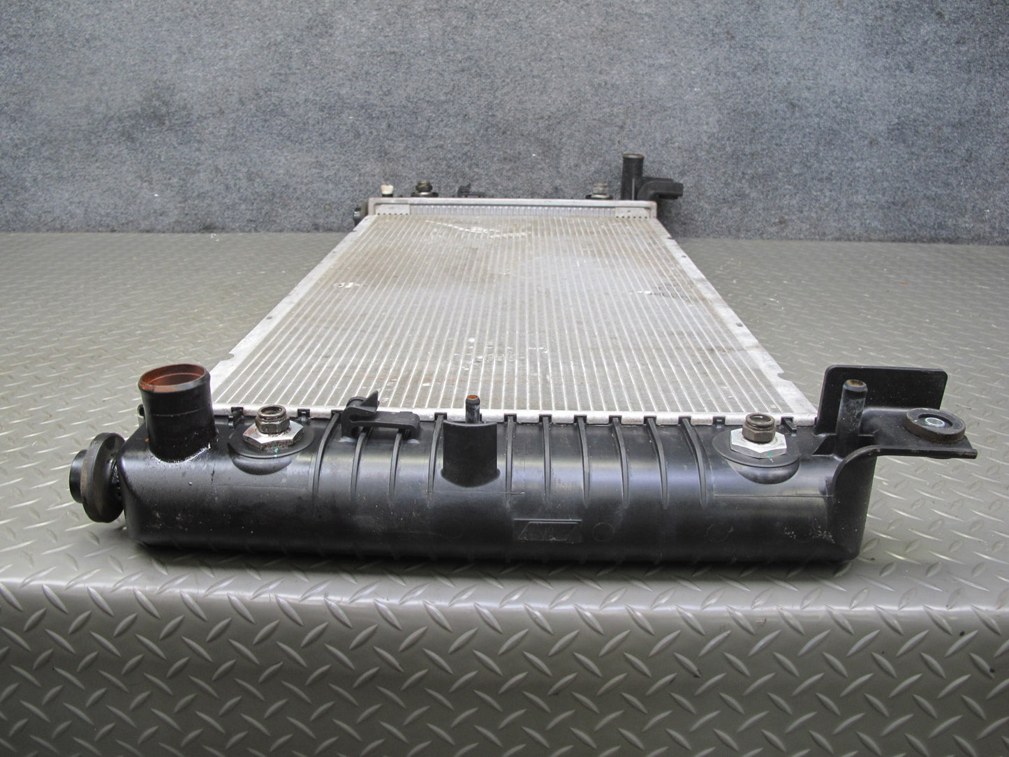2003-2007 Hummer H2 6.0L Engine Motor Coolant Radiator