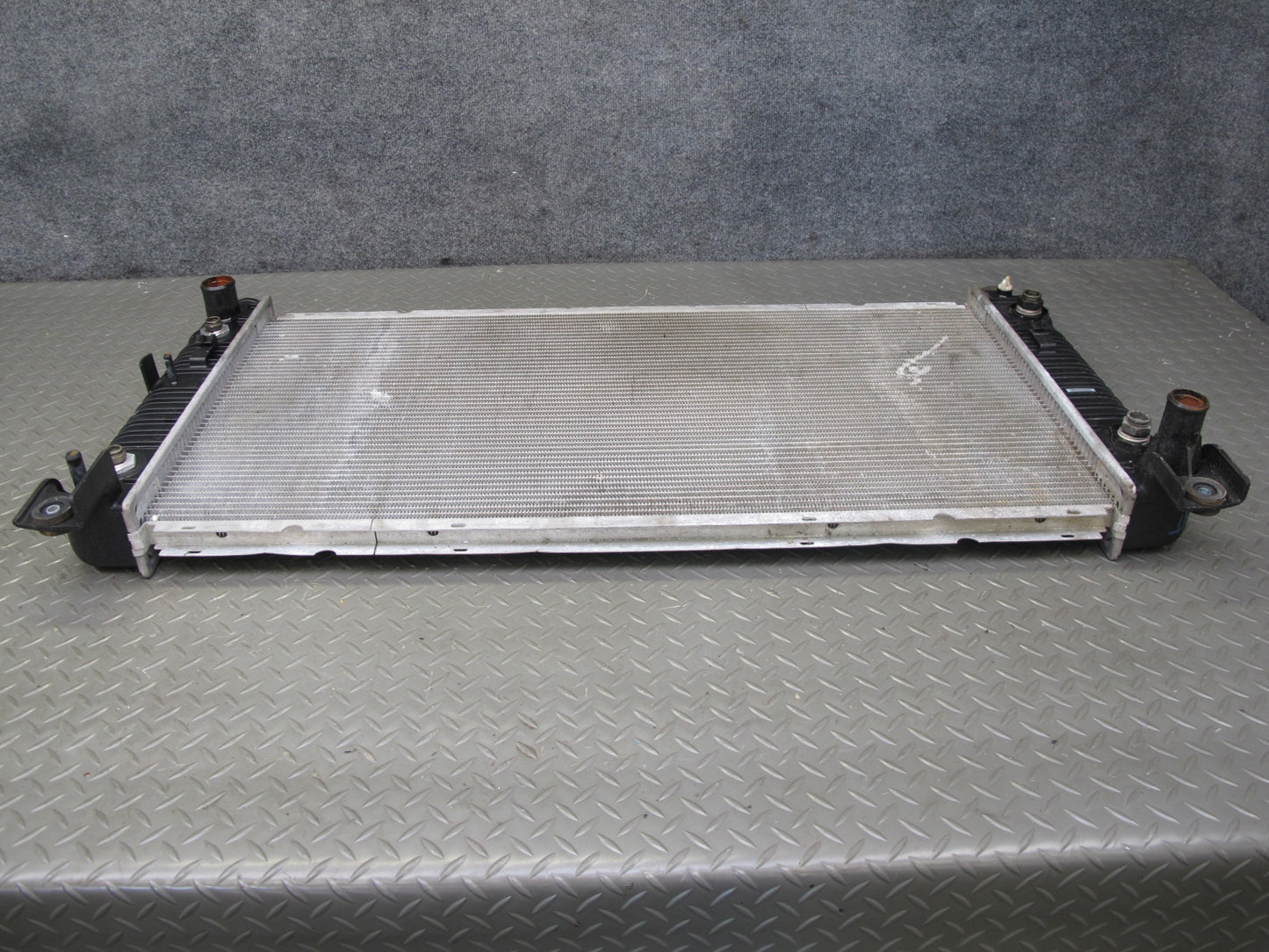 2003-2007 Hummer H2 6.0L Engine Motor Coolant Radiator