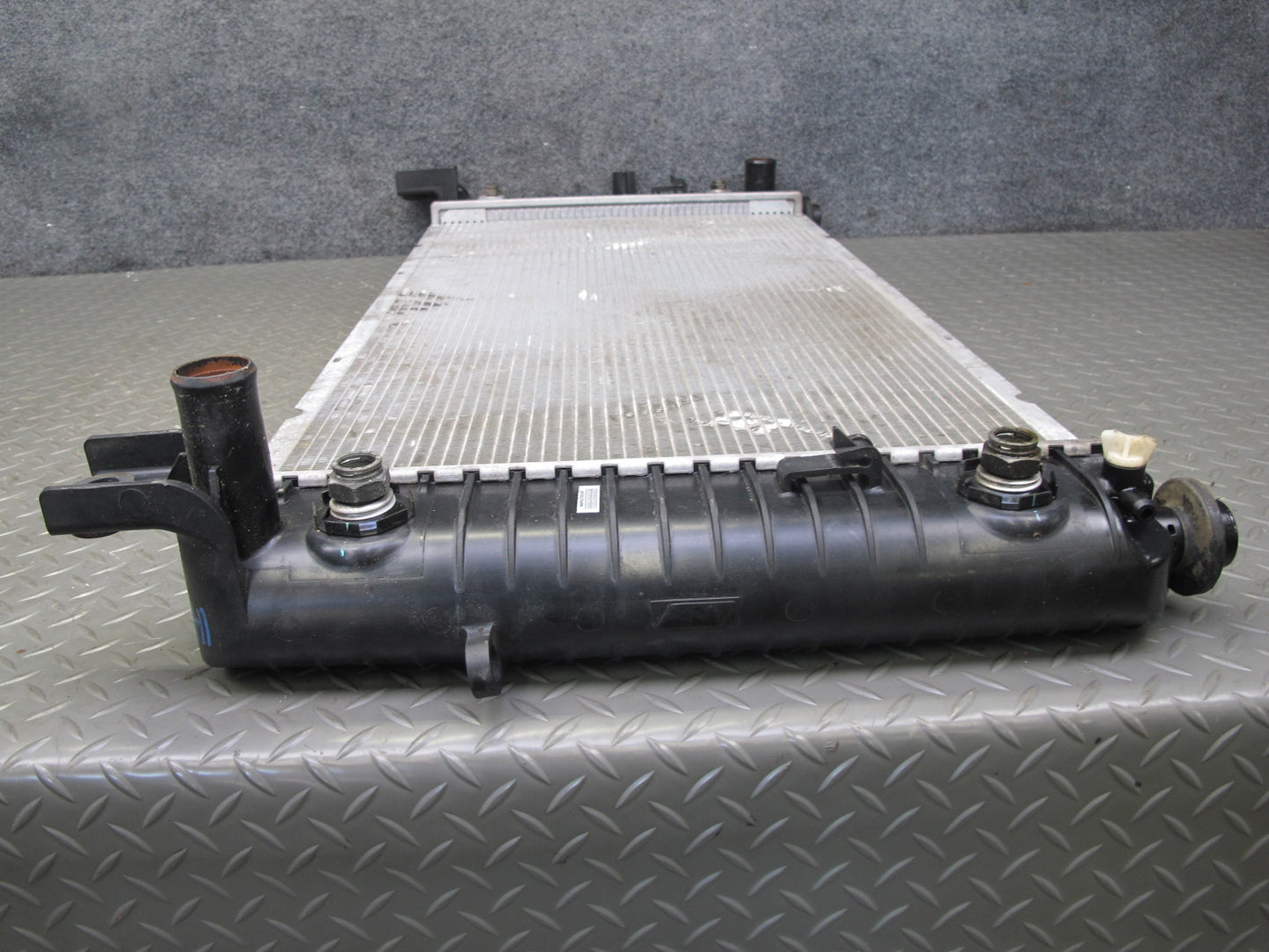 2003-2007 Hummer H2 6.0L Engine Motor Coolant Radiator