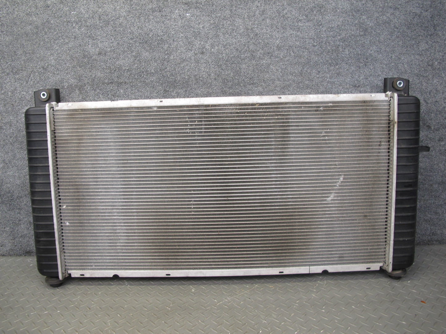 2003-2007 Hummer H2 6.0L Engine Motor Coolant Radiator