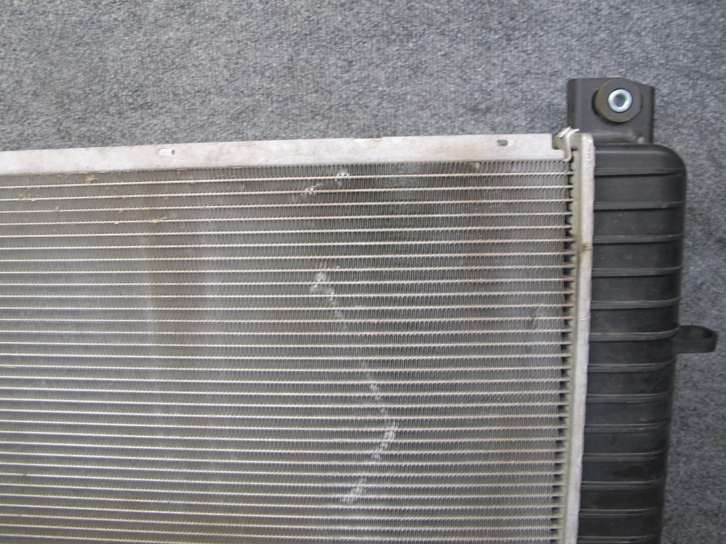 2003-2007 Hummer H2 6.0L Engine Motor Coolant Radiator