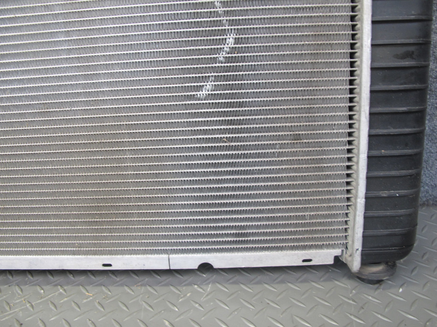 2003-2007 Hummer H2 6.0L Engine Motor Coolant Radiator